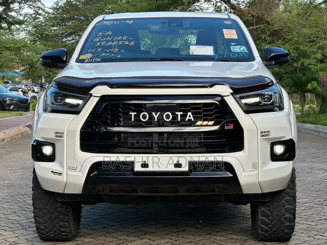 Toyota Hilux 2021 White