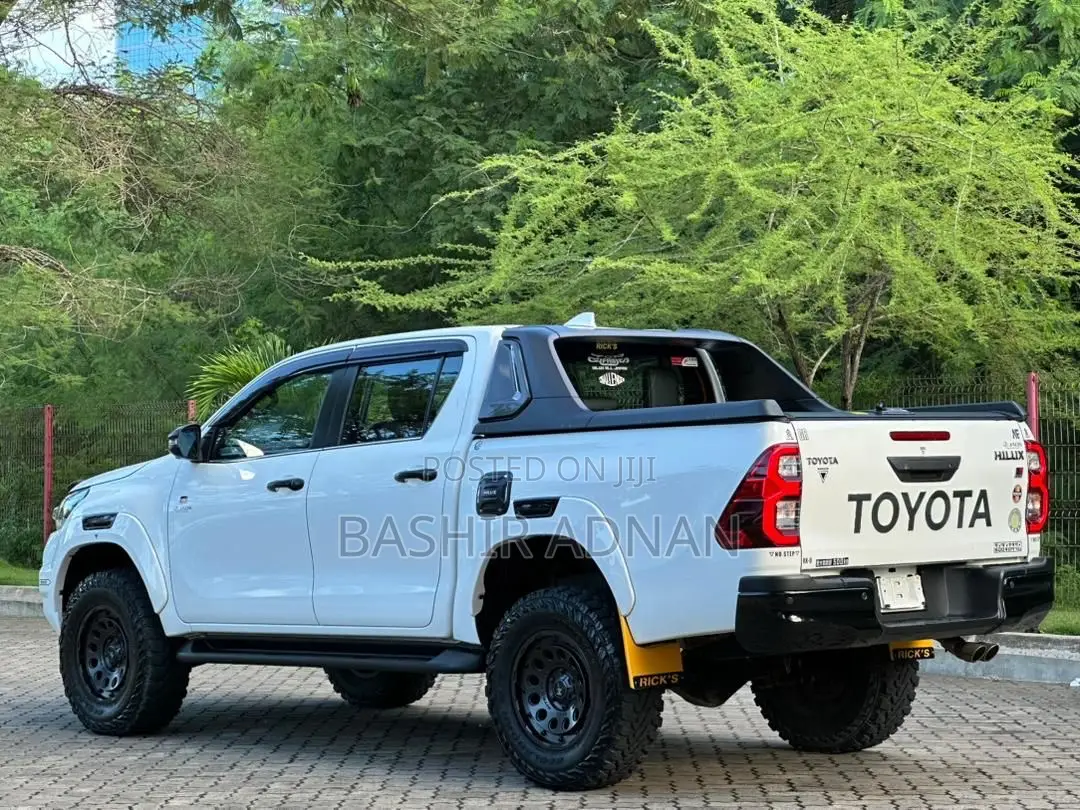 Toyota Hilux 2021 White
