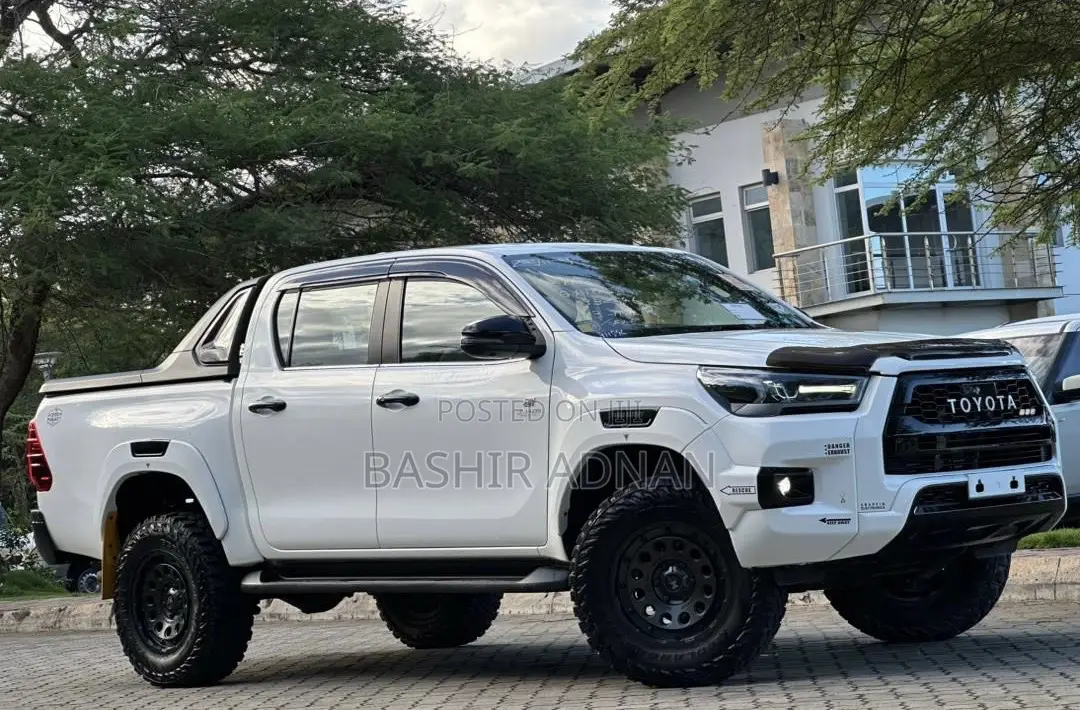 Toyota Hilux 2021 White