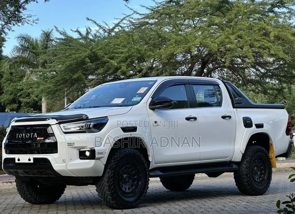 Toyota Hilux 2021 White