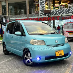 Toyota Porte 2004 Blue