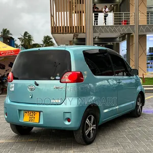 Toyota Porte 2004 Blue