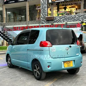Toyota Porte 2004 Blue