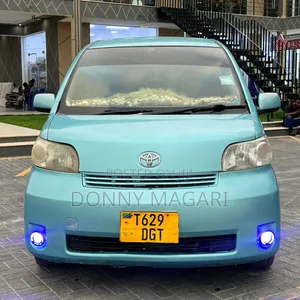 Toyota Porte 2004 Blue
