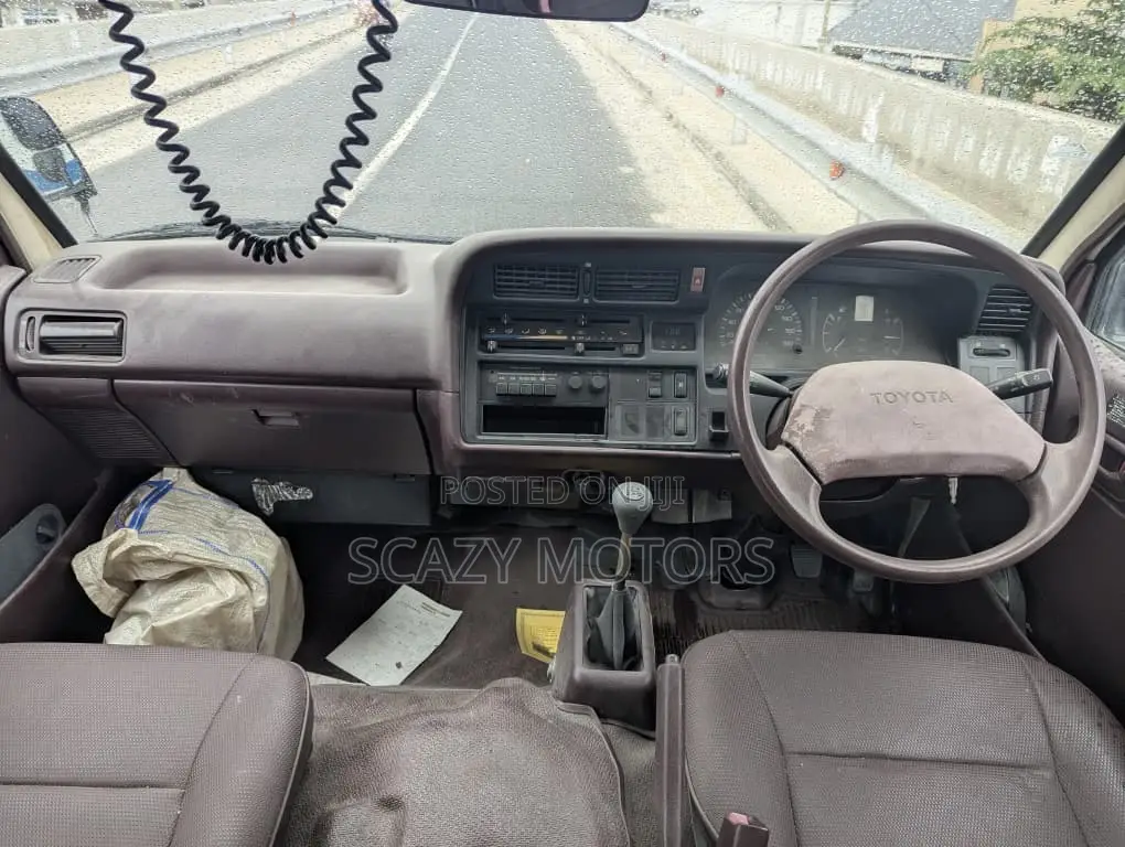 Toyota HiAce 2002