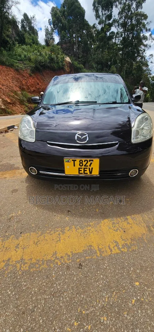 Mazda Verisa 2010