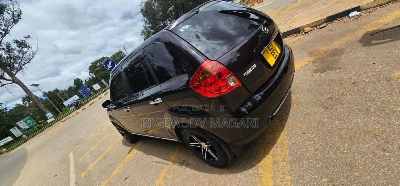 Mazda Verisa 2010