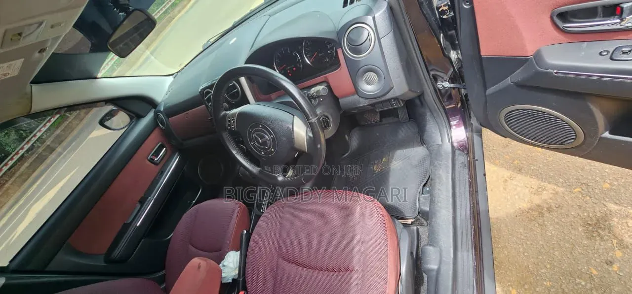 Mazda Verisa 2010