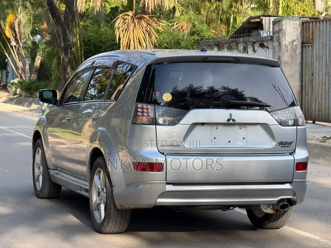 Mitsubishi Outlander 2010 Silver