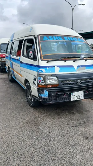 Toyota HiAce 2000