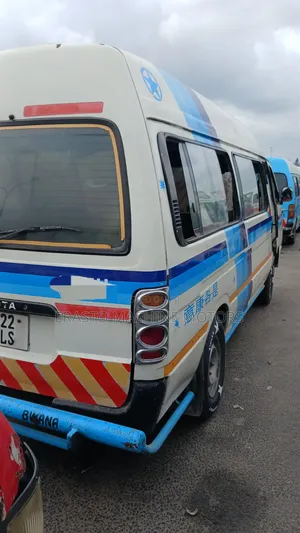 Toyota HiAce 2000