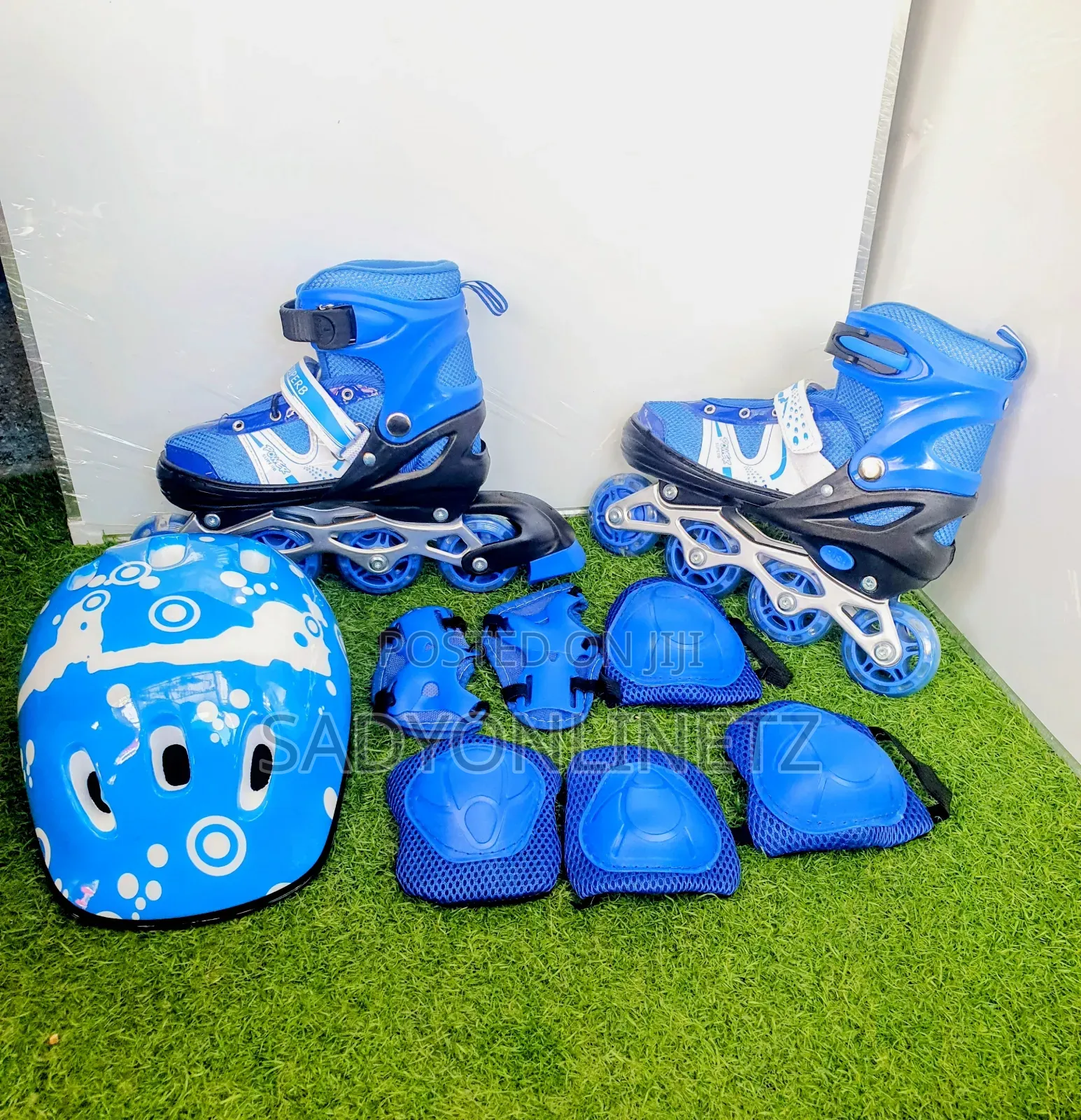 Adjustable Roller Skates 34-37 Set