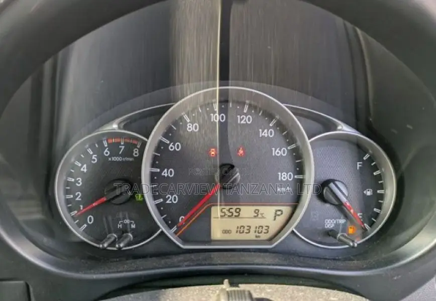 Toyota Ractis 1.3 FWD 2011 Silver
