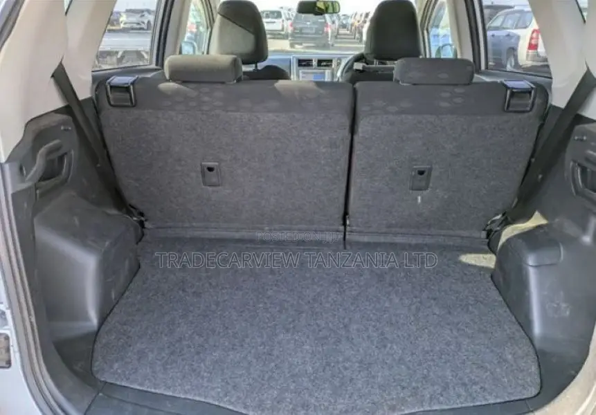 Toyota Ractis 1.3 FWD 2011 Silver