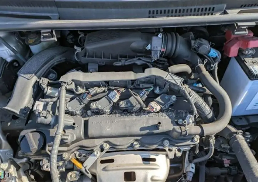 Toyota Ractis 1.3 FWD 2011 Silver