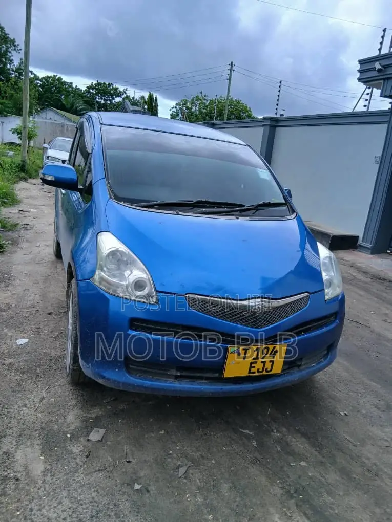 Toyota Ractis 1.3 FWD 2009 Blue