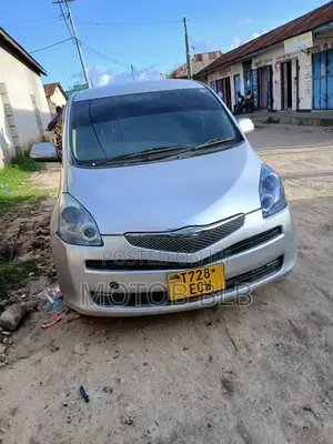 Toyota Ractis 1.3 FWD 2009 Blue