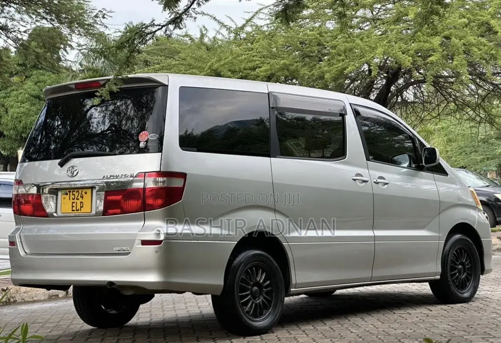 Toyota Alphard 2.4 Petrol FWD 2005 Silver