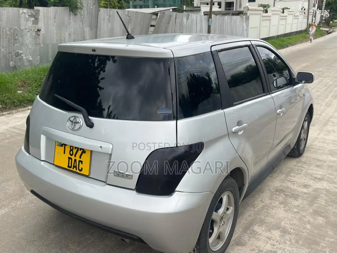 Toyota IST 2003 Silver