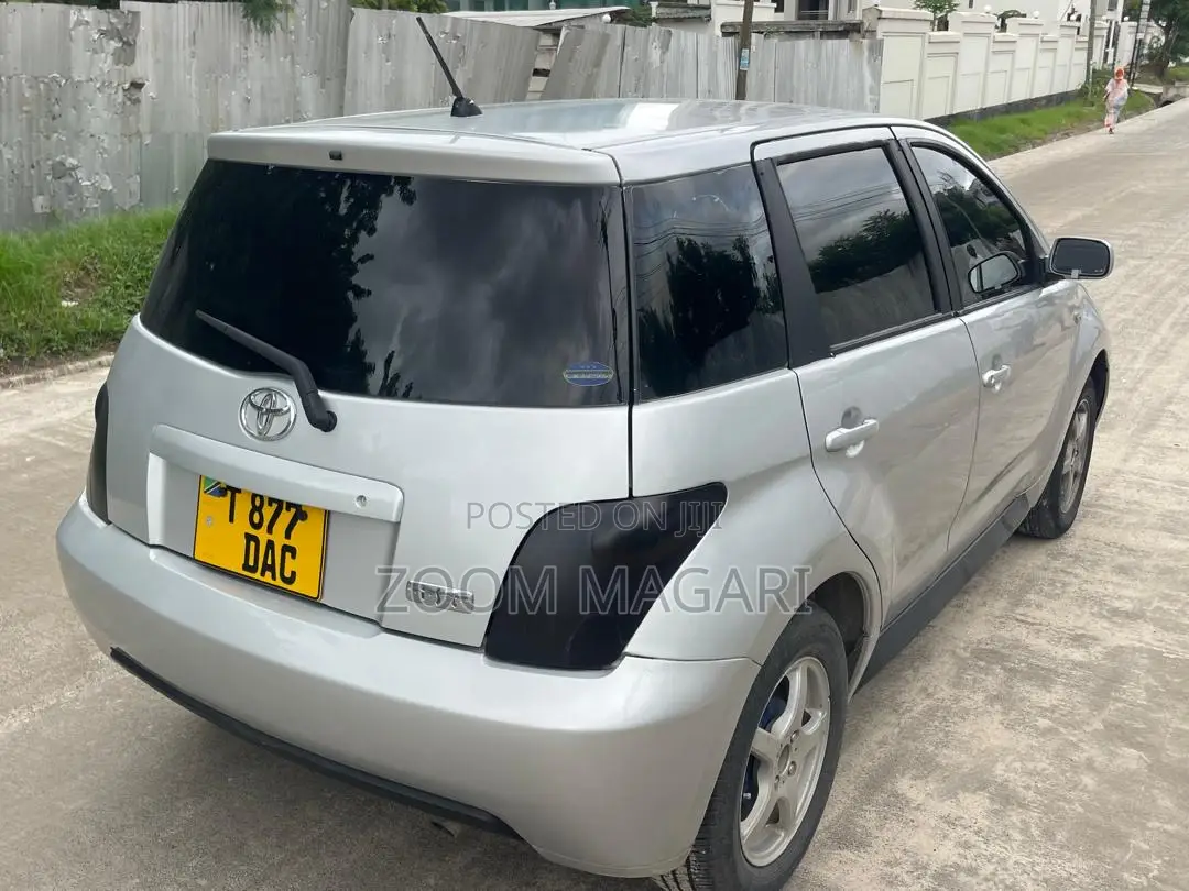 Toyota IST 2003 Silver