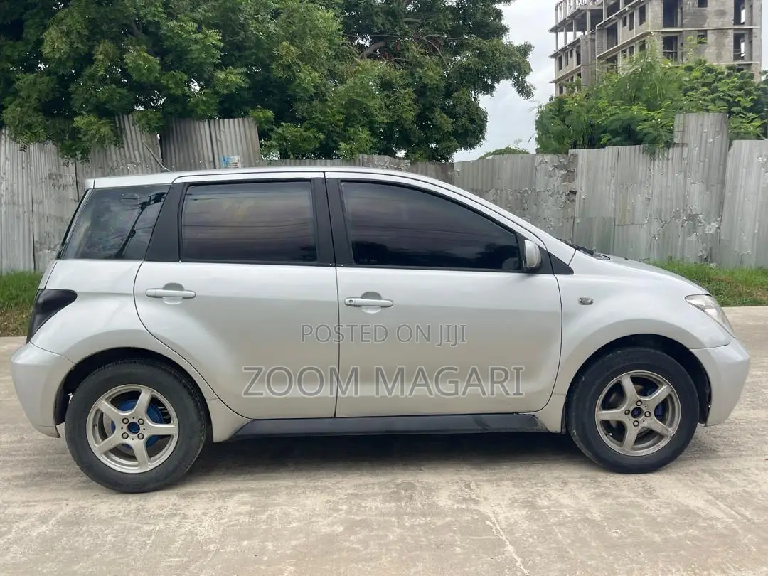 Toyota IST 2003 Silver