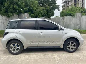 Toyota IST 2003 Silver
