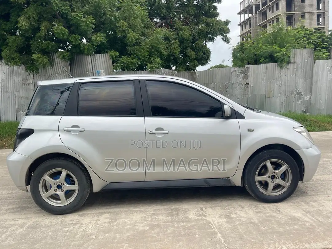 Toyota IST 2003 Silver