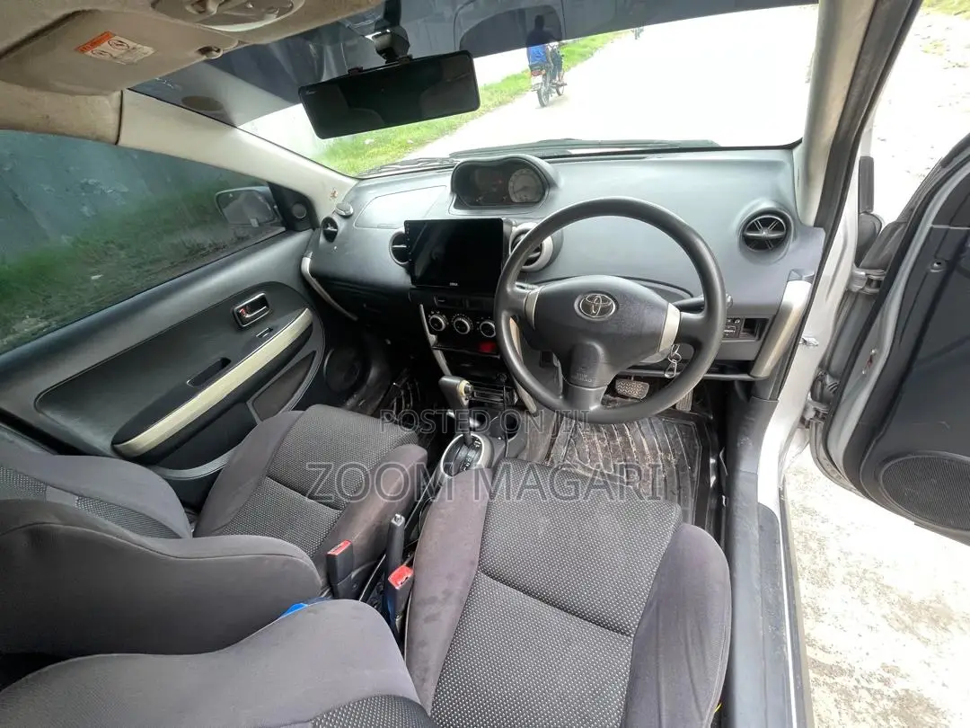 Toyota IST 2003 Silver