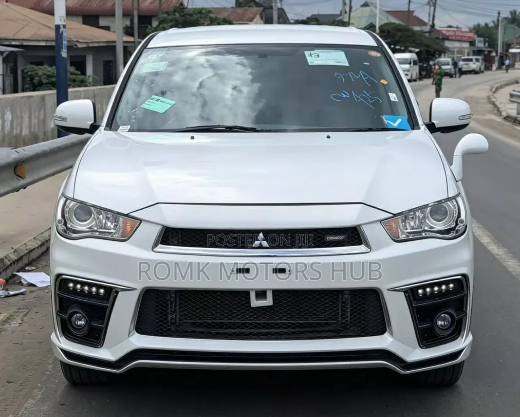 Mitsubishi Outlander 2011 White