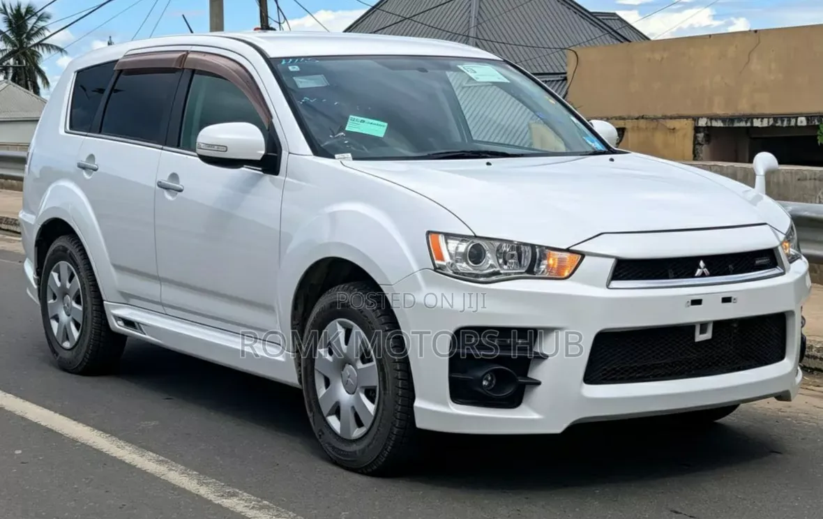 Mitsubishi Outlander 2011 White