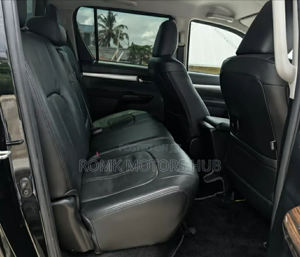 Toyota Hilux 2018 Black