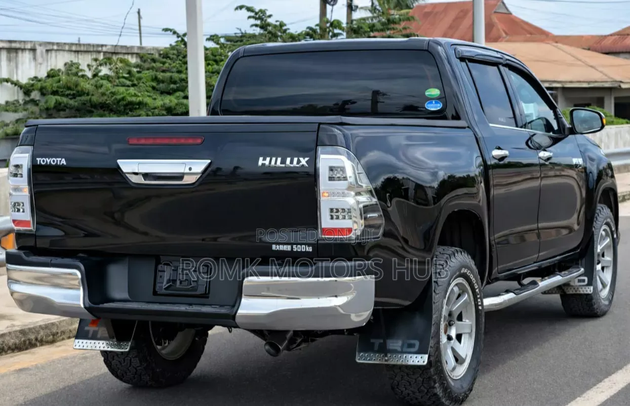 Toyota Hilux 2018 Black