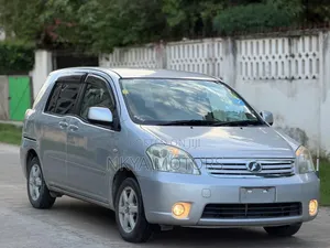 Toyota Raum 2010 Silver