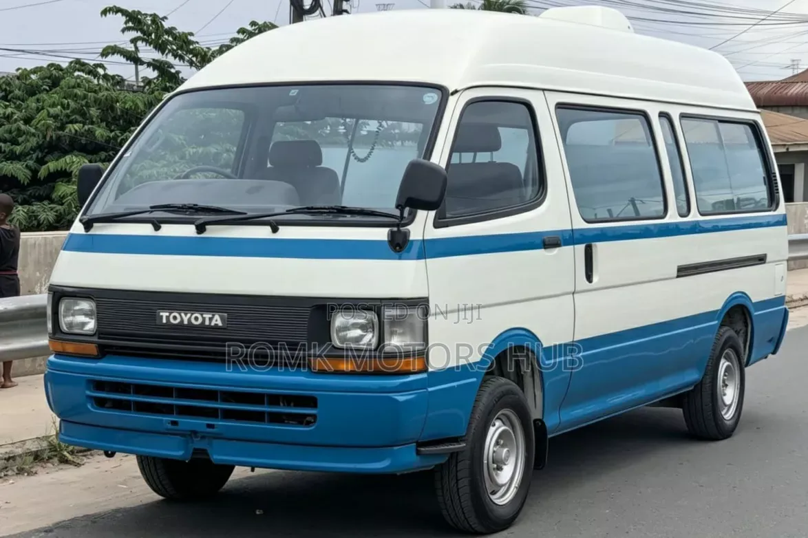 Toyota HiAce 2005 White