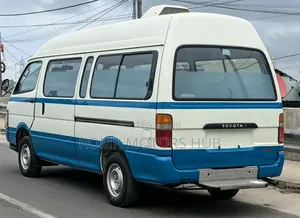 Toyota HiAce 2005 White