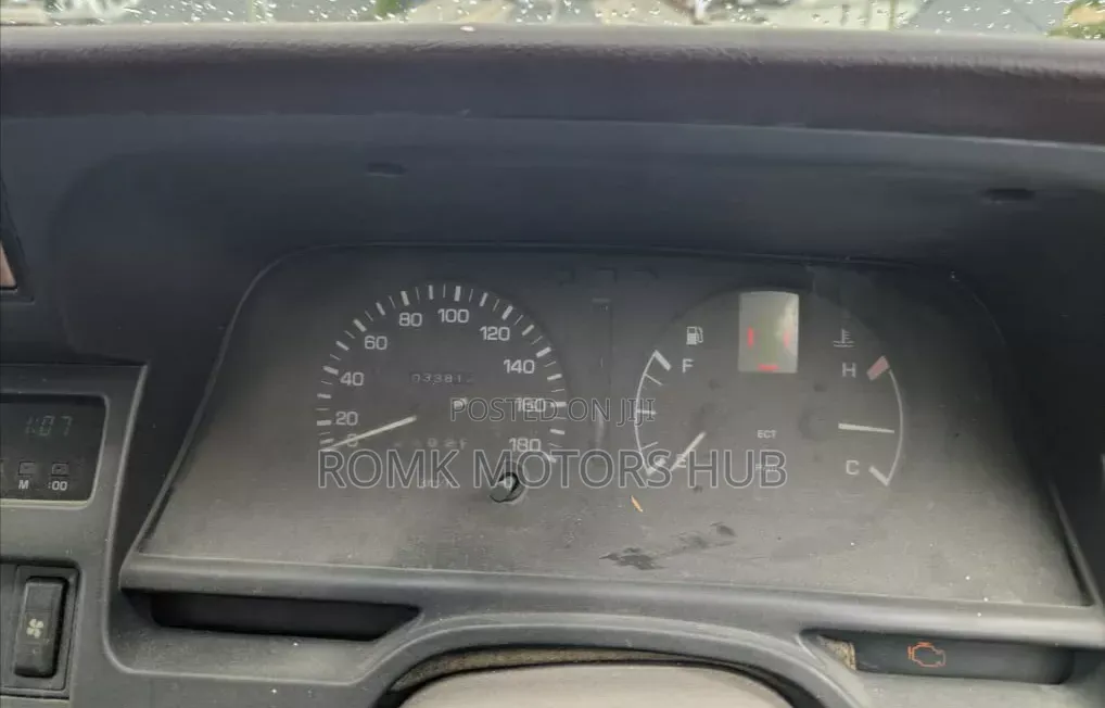 Toyota HiAce 2005 White