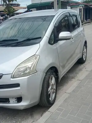 Toyota Ractis 2006 Silver