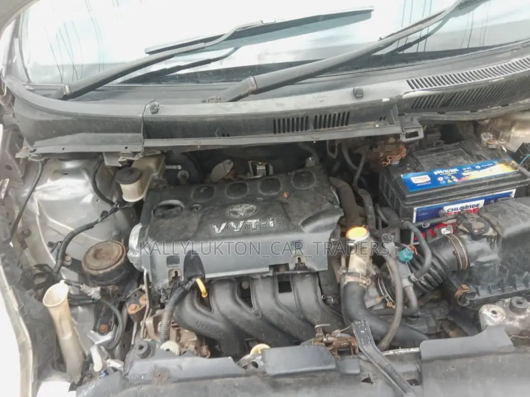 Toyota Ractis 2006 Silver