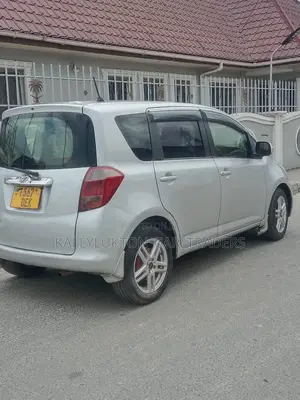 Toyota Ractis 2006 Silver