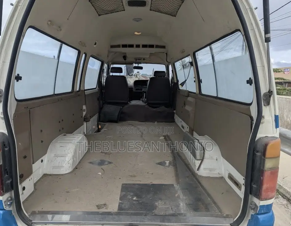 Toyota HiAce 1995 White