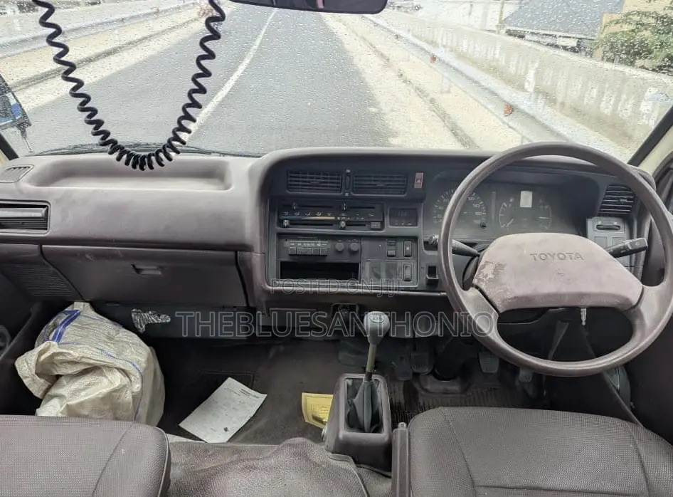 Toyota HiAce 1995 White