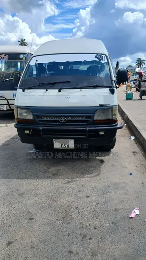 Toyota HiAce 2002 White