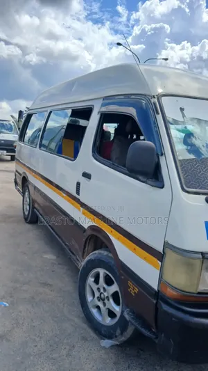 Toyota HiAce 2002 White