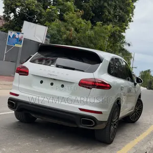 Porsche Cayenne 2017 Off white