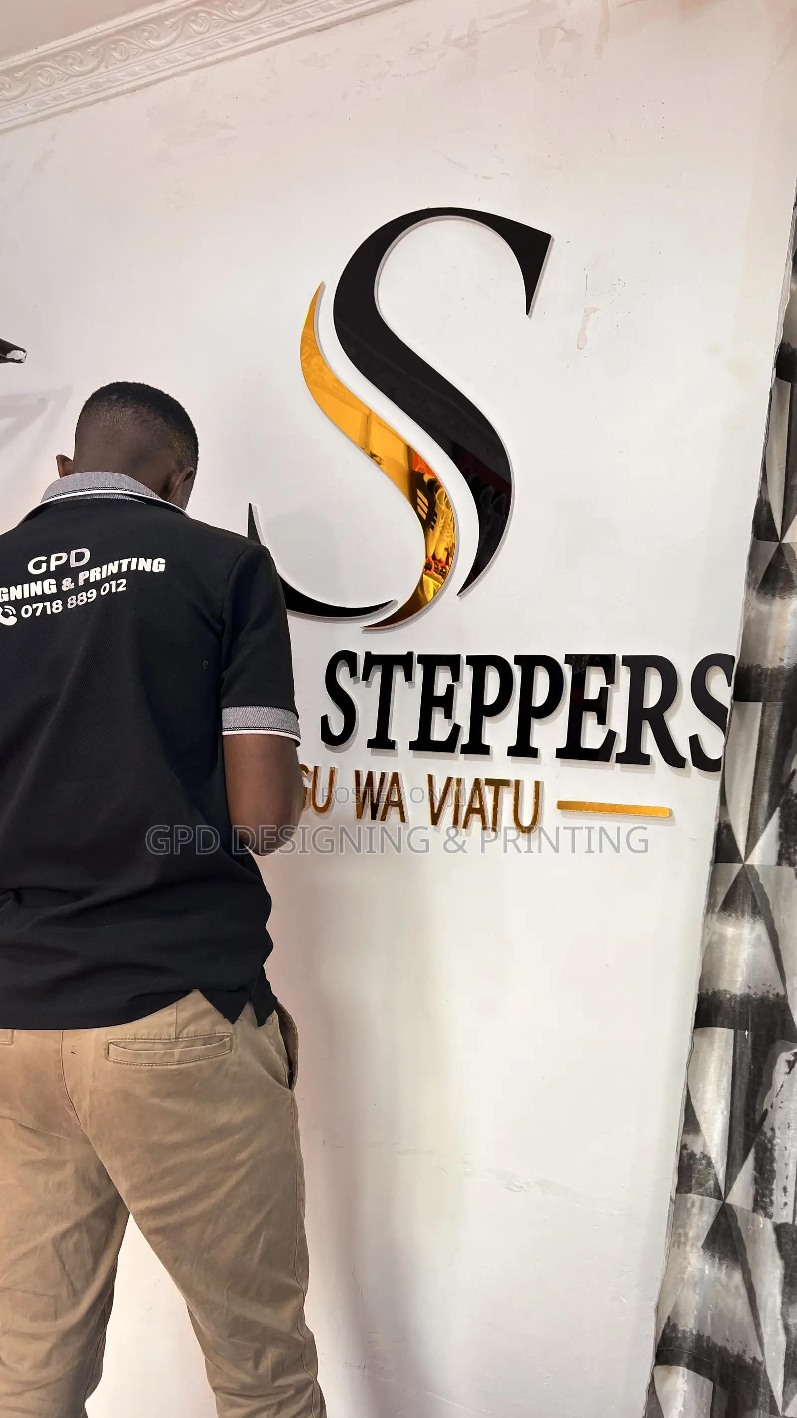 Kwa Wale Wanaohitaji Logo Za Ukutani Tuone Sisi
