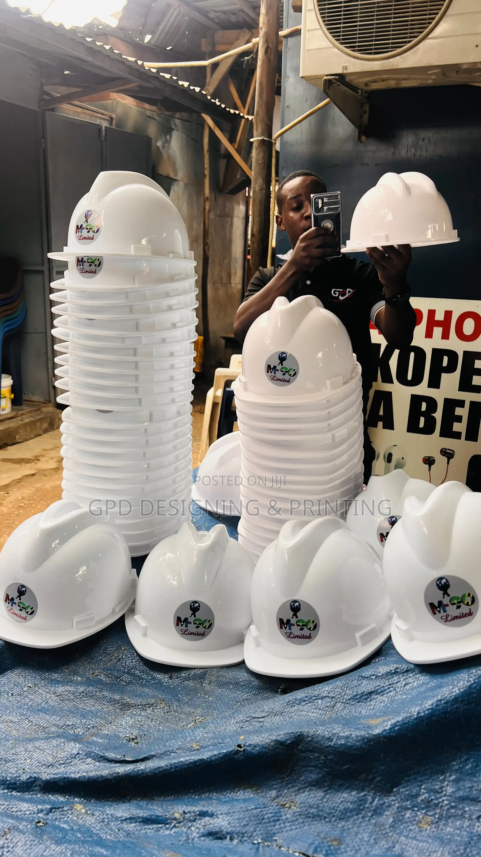 Tunauza Helments Na Kuprint Logo