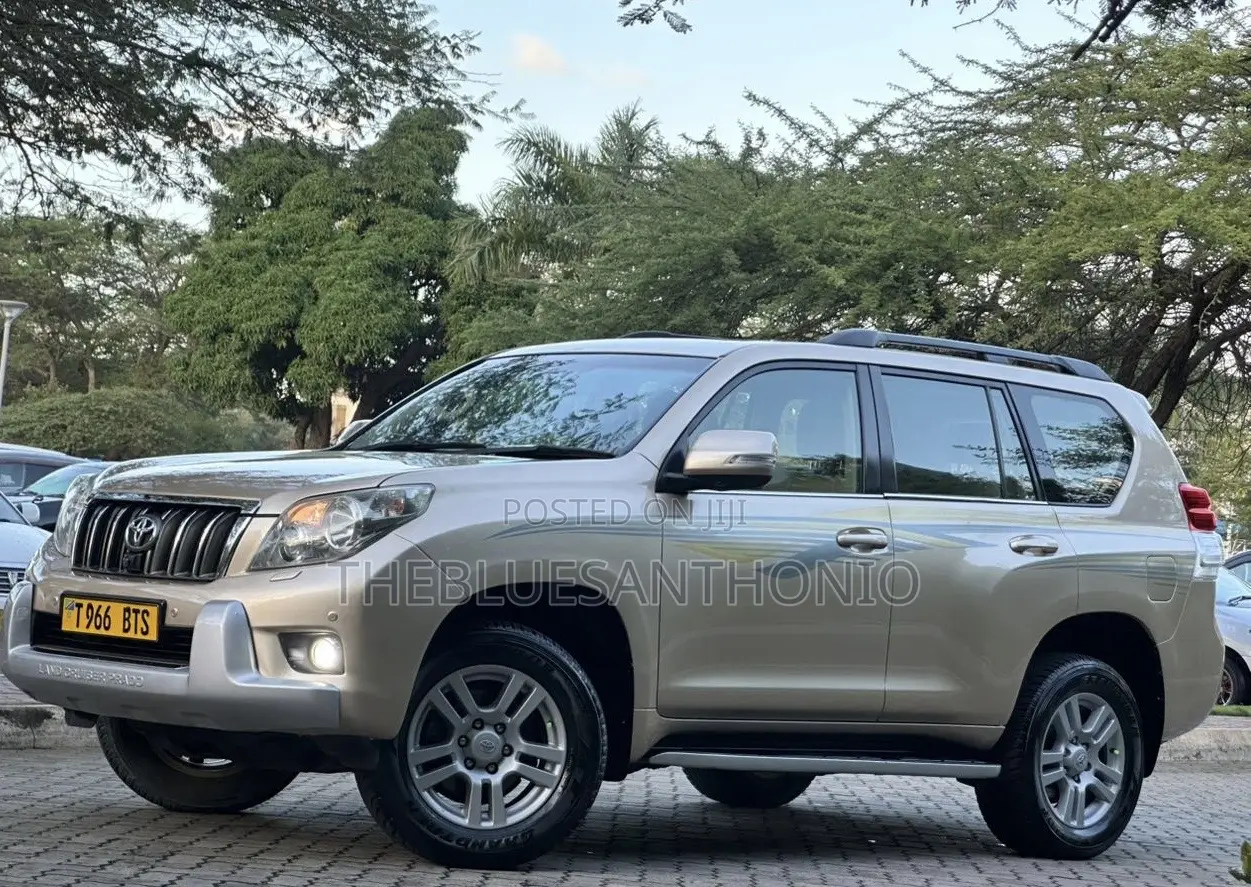 Toyota Land Cruiser Prado 2010 Gold
