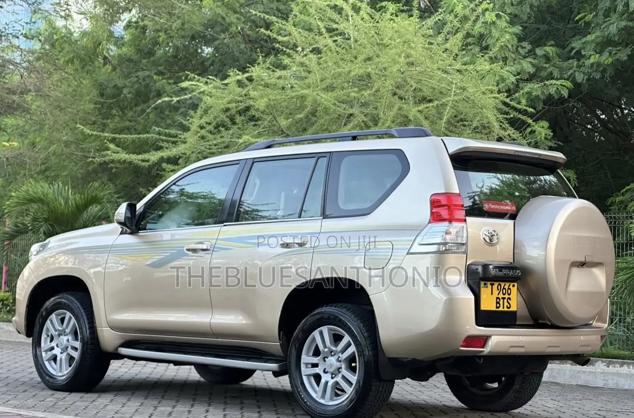 Toyota Land Cruiser Prado 2010 Gold