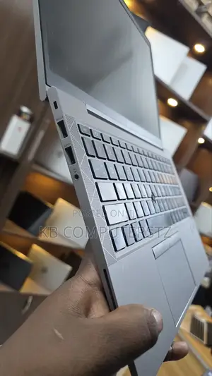 Laptop HP ZBook Firefly 14 G7 8GB Intel Core i5 SSD 256GB