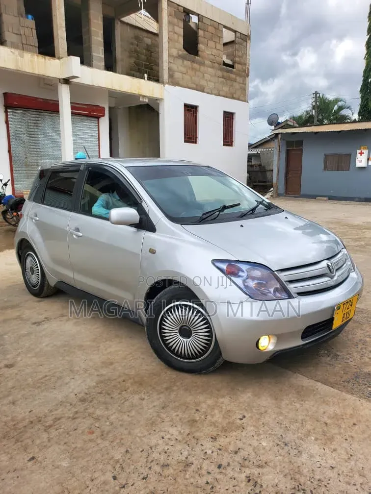 Toyota IST 2003 Silver